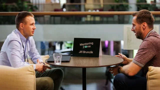 Marian Kamenistak in a 1:1 mentoring session.
