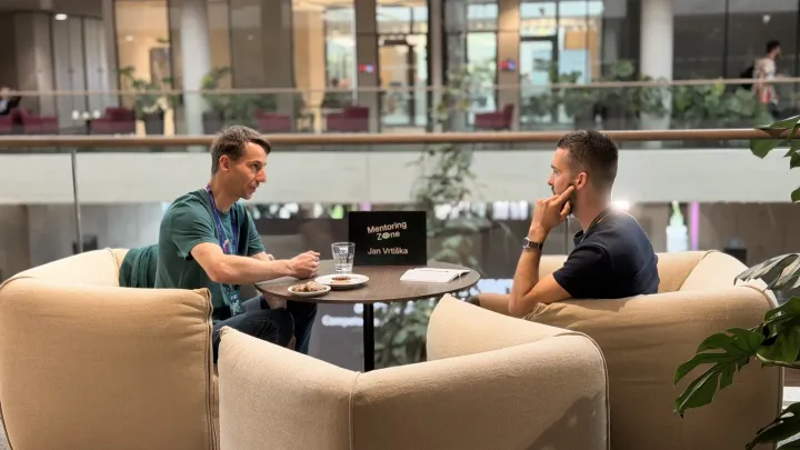 Marian Kamenistak in a 1:1 mentoring session.